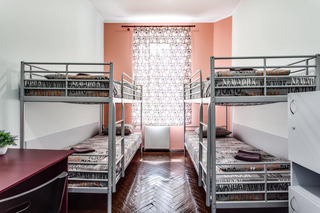 Mister Hostel Lviv Exterior photo