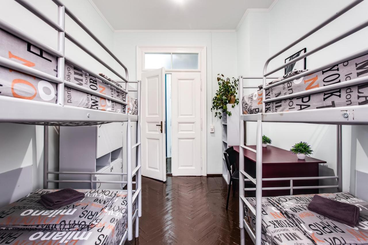 Mister Hostel Lviv Exterior photo