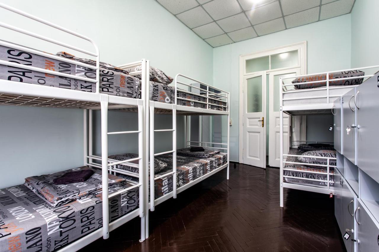 Mister Hostel Lviv Exterior photo
