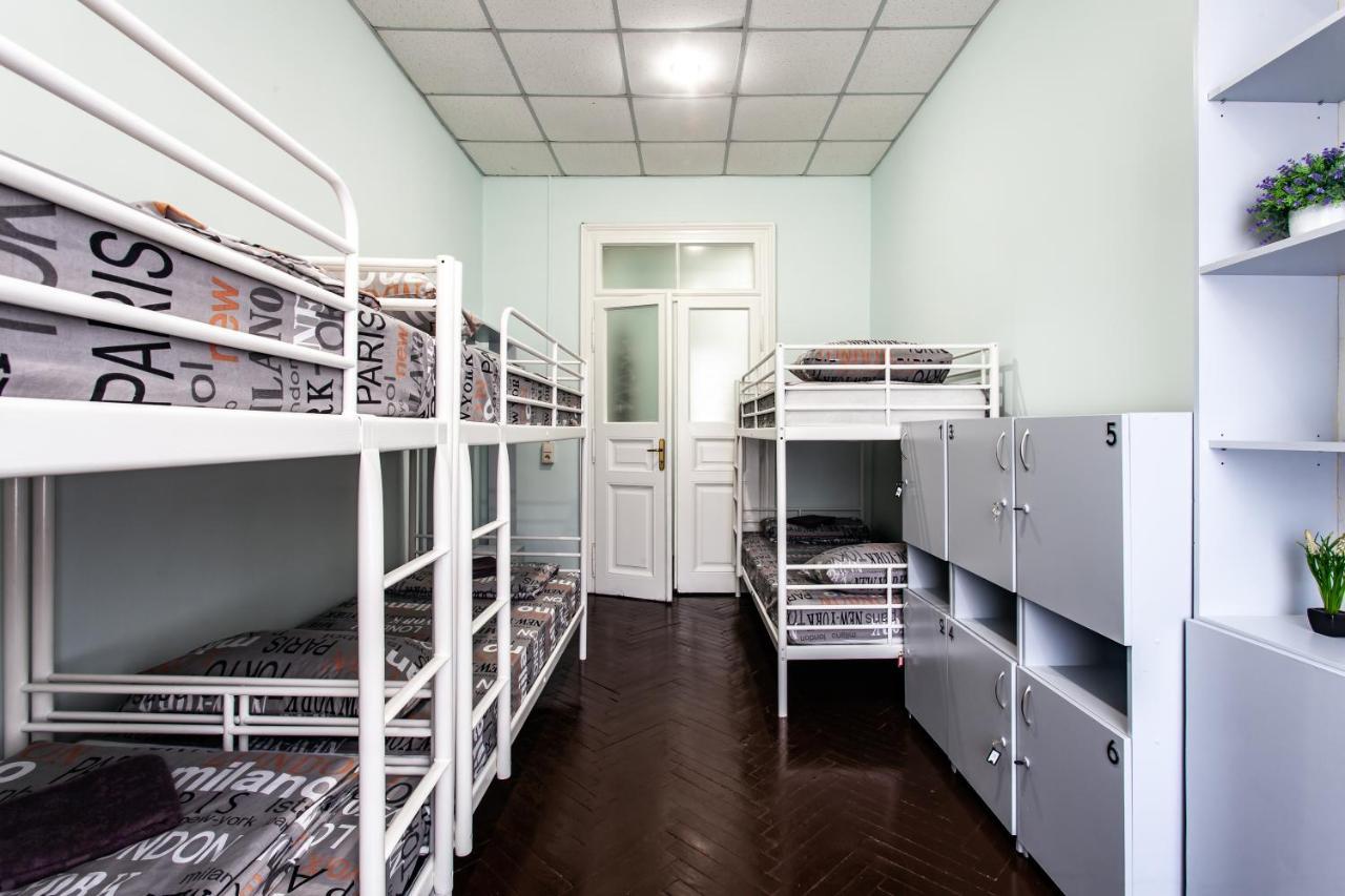 Mister Hostel Lviv Exterior photo