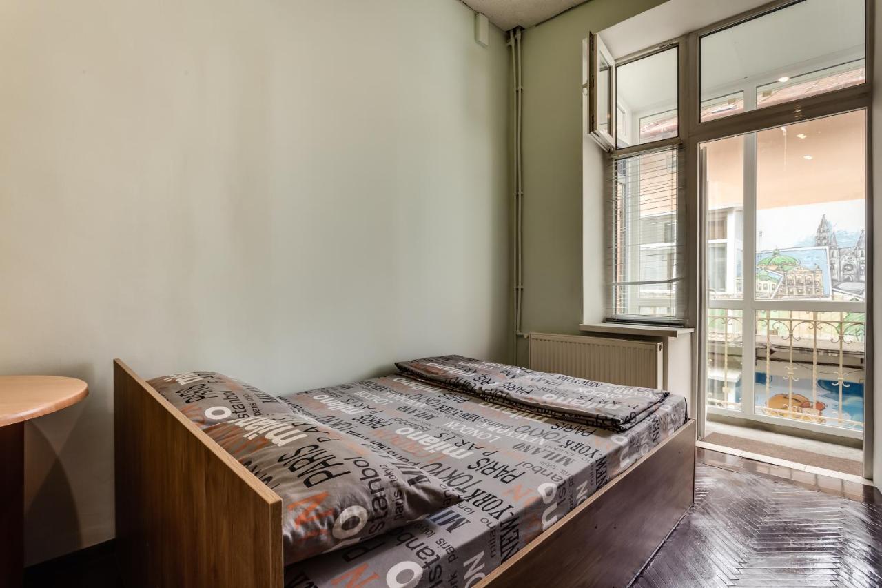 Mister Hostel Lviv Exterior photo