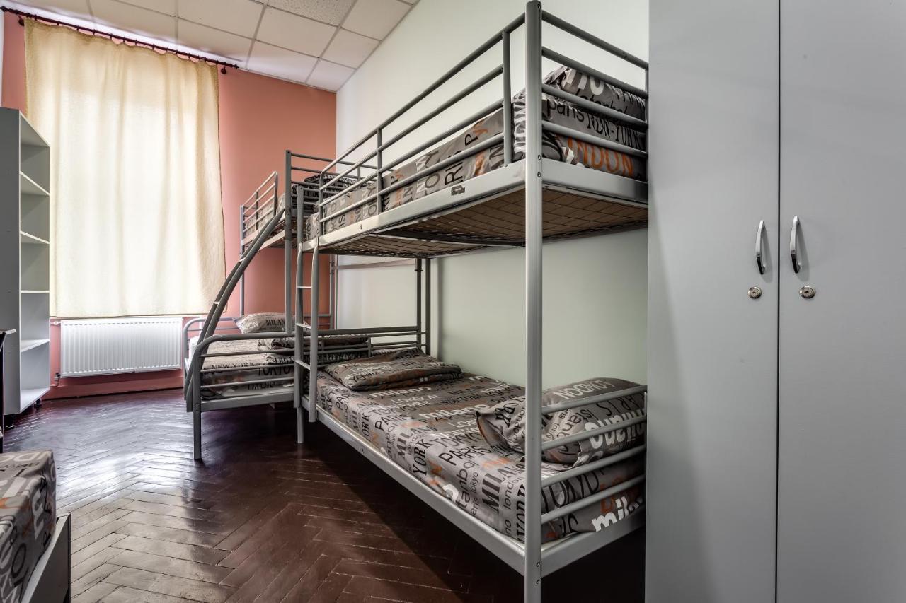 Mister Hostel Lviv Exterior photo