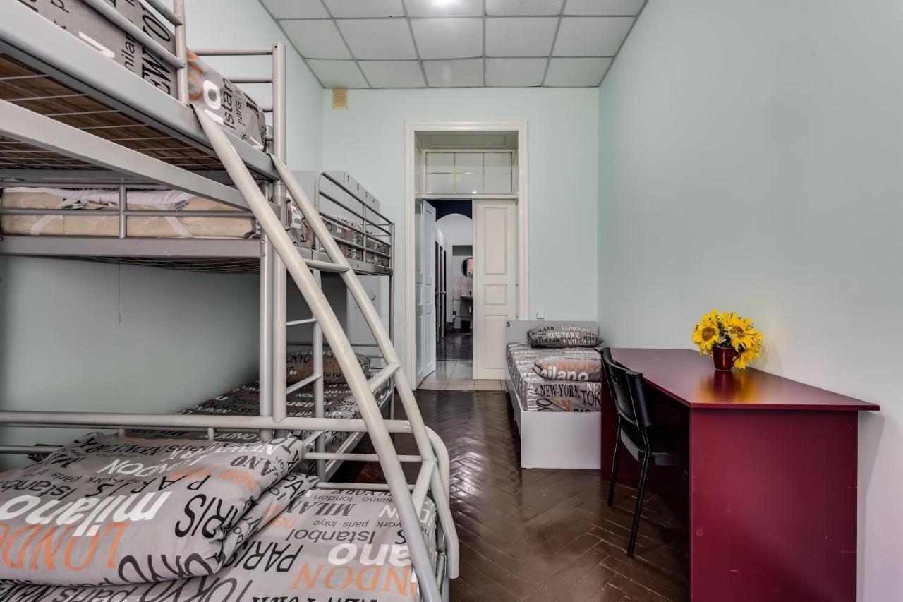 Mister Hostel Lviv Exterior photo