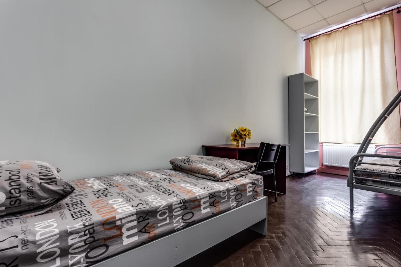 Mister Hostel Lviv Exterior photo