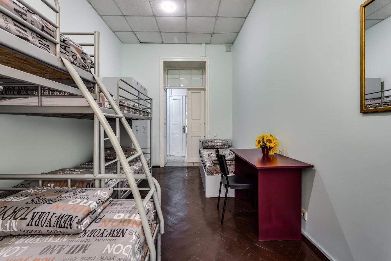 Mister Hostel Lviv Exterior photo