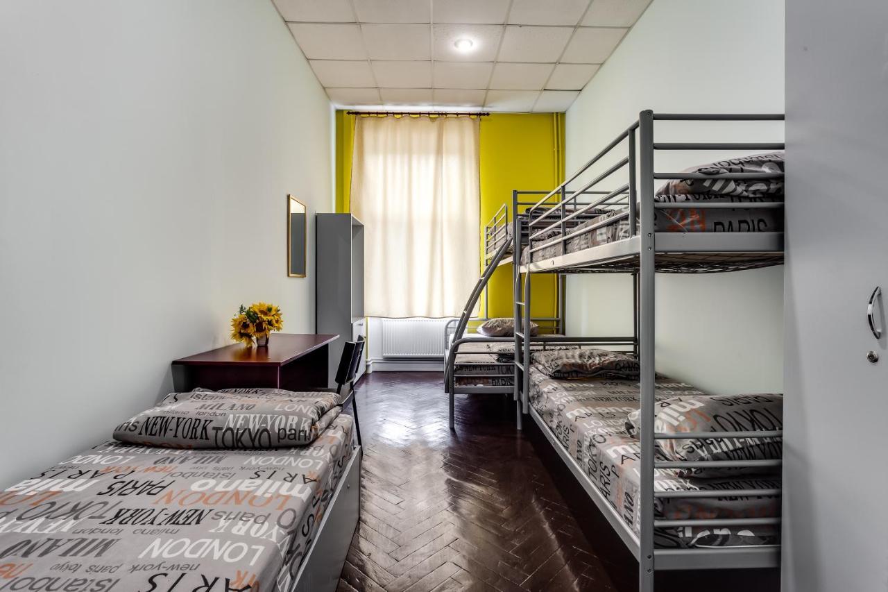 Mister Hostel Lviv Exterior photo