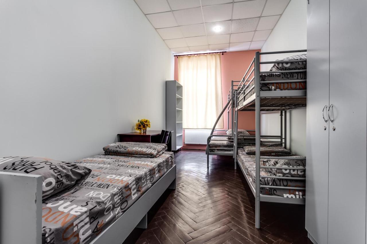 Mister Hostel Lviv Exterior photo