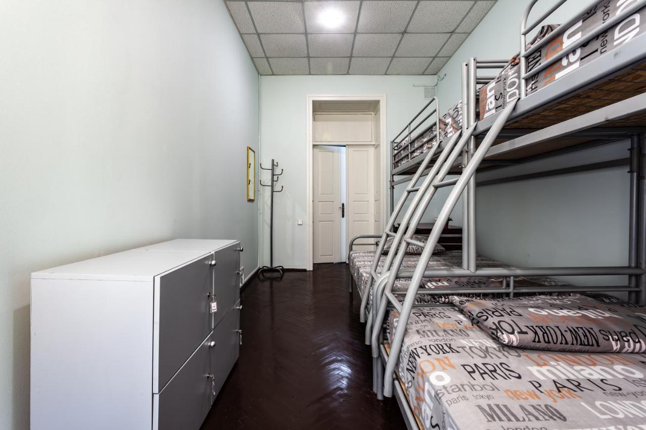 Mister Hostel Lviv Exterior photo